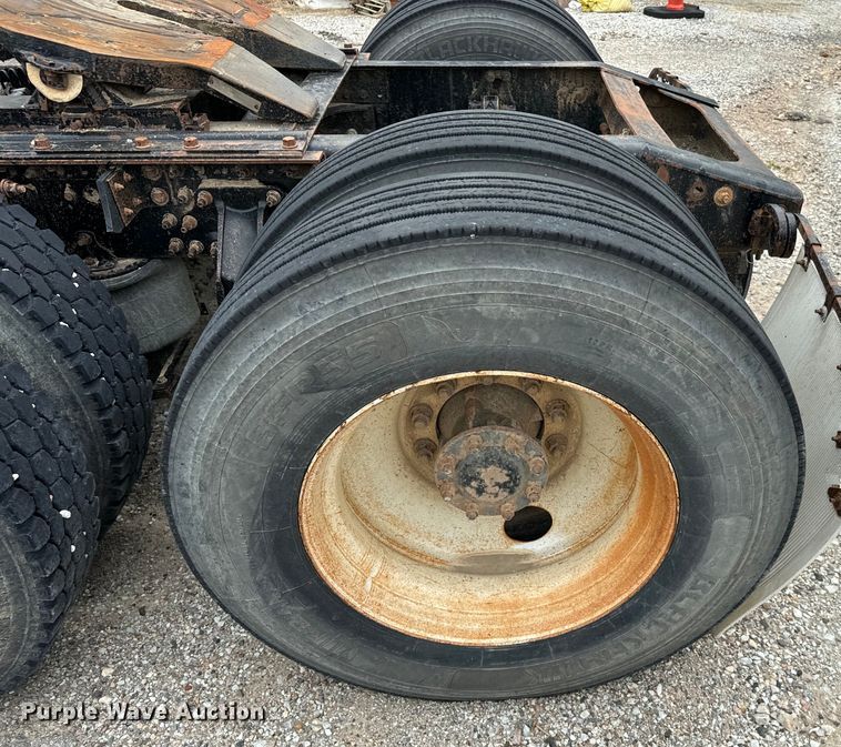 image for item NQ9760 2007 Mack CHN613 semi truck