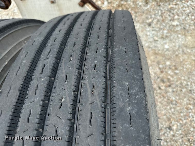 image for item NQ9760 2007 Mack CHN613 semi truck