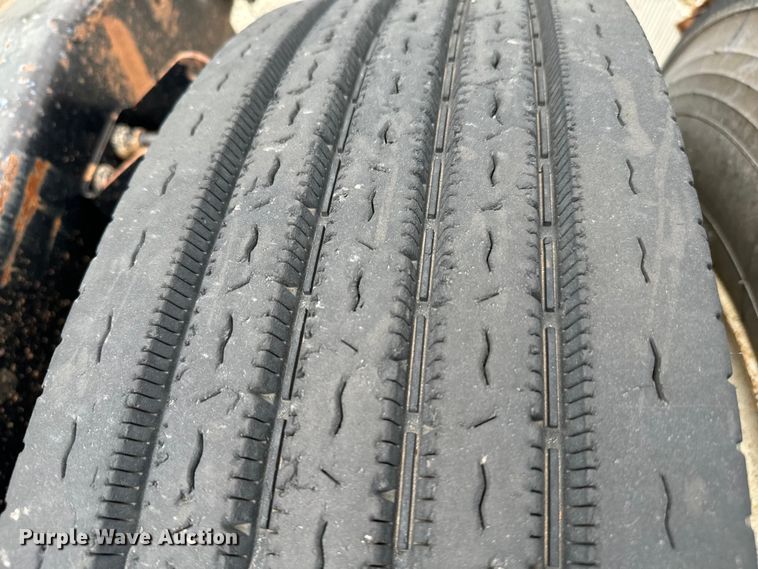 image for item NQ9760 2007 Mack CHN613 semi truck