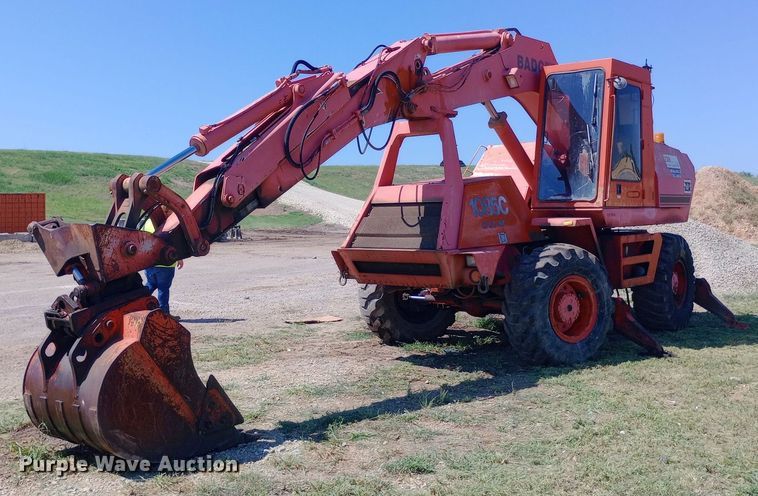 image for item NY9474 Badger Cruz-Air 1085C wheeled excavator
