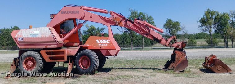 image for item NY9474 Badger Cruz-Air 1085C wheeled excavator