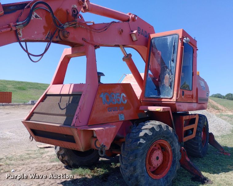 image for item NY9474 Badger Cruz-Air 1085C wheeled excavator