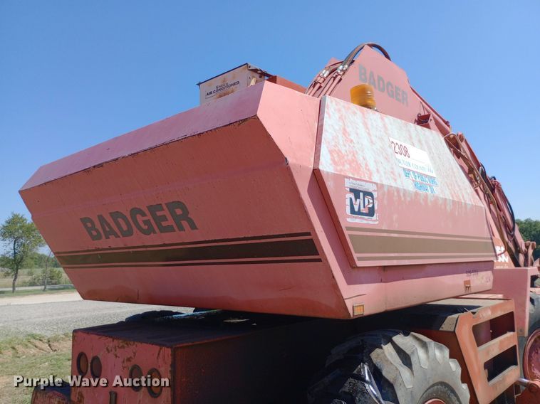 image for item NY9474 Badger Cruz-Air 1085C wheeled excavator
