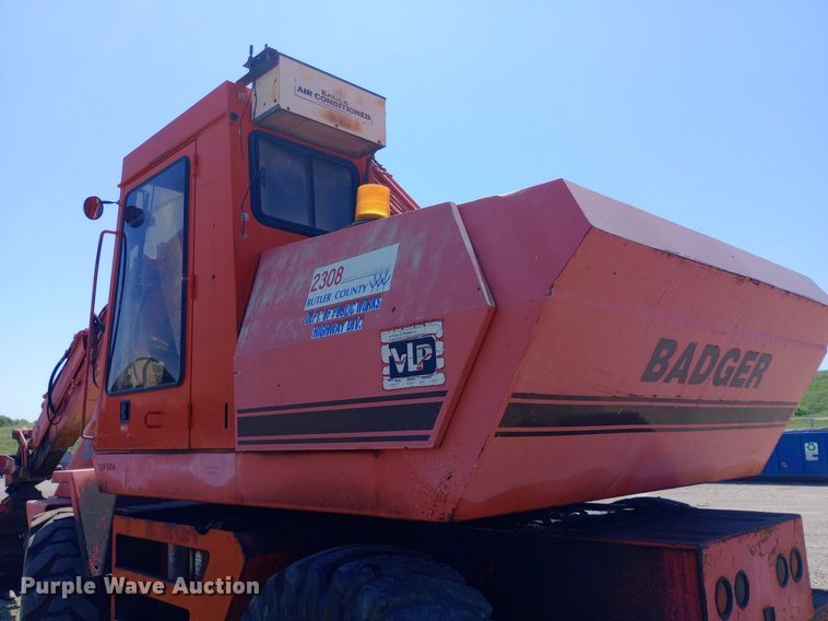 image for item NY9474 Badger Cruz-Air 1085C wheeled excavator