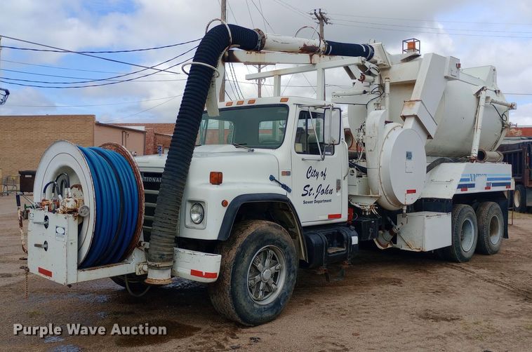 image for item NY9509 1985 International F1954 vacuum truck