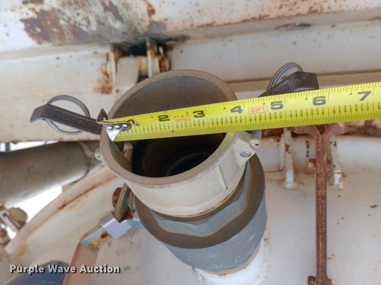 image for item NY9509 1985 International F1954 vacuum truck