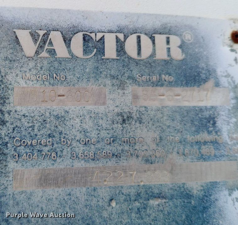 image for item NY9509 1985 International F1954 vacuum truck