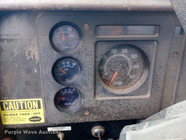 image for item NY9509 1985 International F1954 vacuum truck