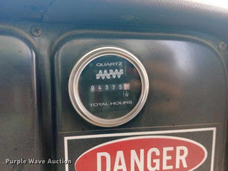 image for item NY9509 1985 International F1954 vacuum truck