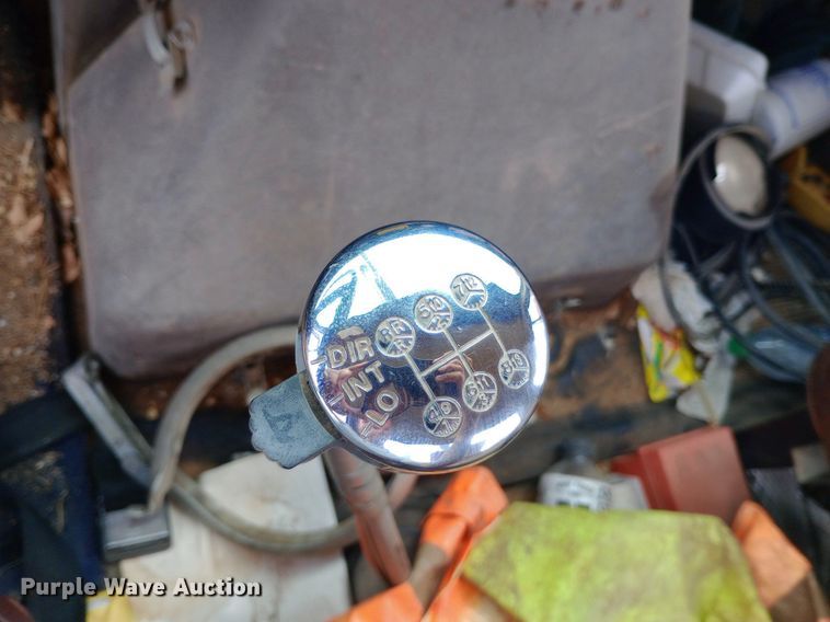 image for item NY9509 1985 International F1954 vacuum truck