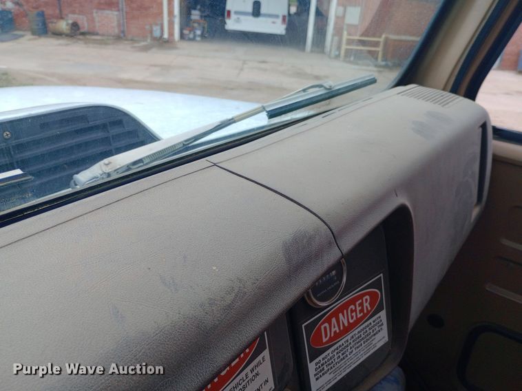 image for item NY9509 1985 International F1954 vacuum truck