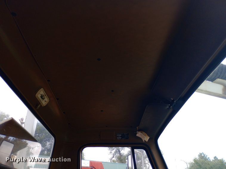 image for item NY9509 1985 International F1954 vacuum truck