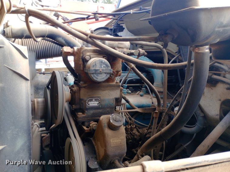 image for item NY9509 1985 International F1954 vacuum truck