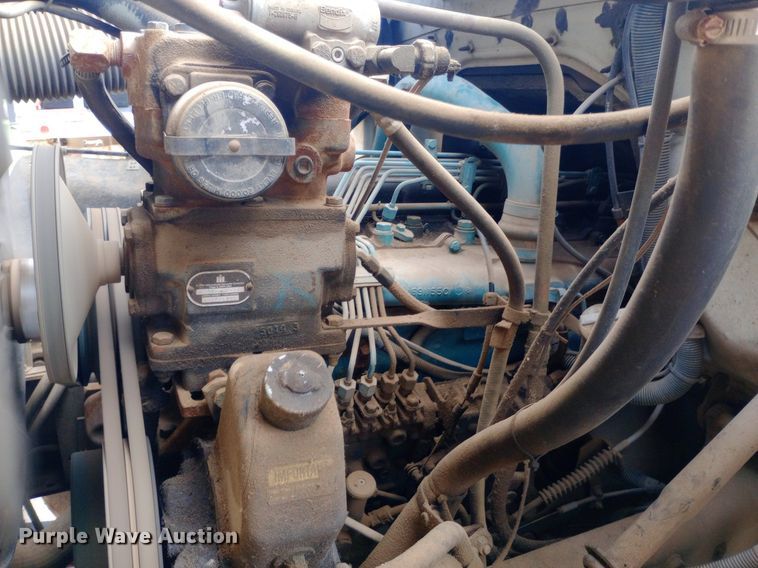 image for item NY9509 1985 International F1954 vacuum truck