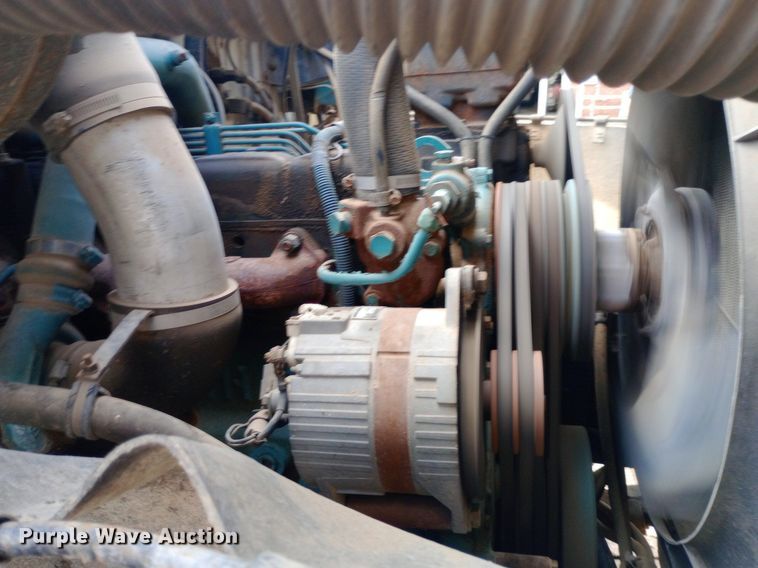 image for item NY9509 1985 International F1954 vacuum truck