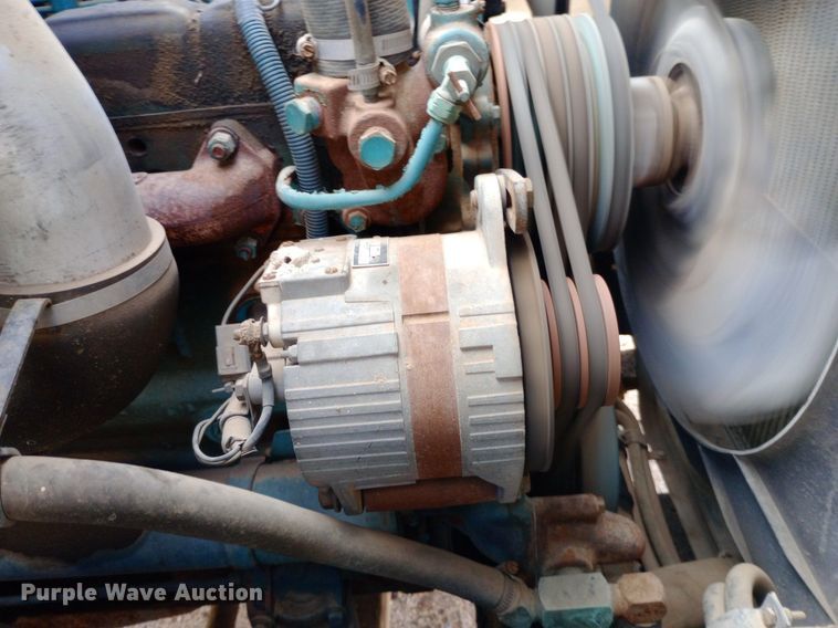 image for item NY9509 1985 International F1954 vacuum truck