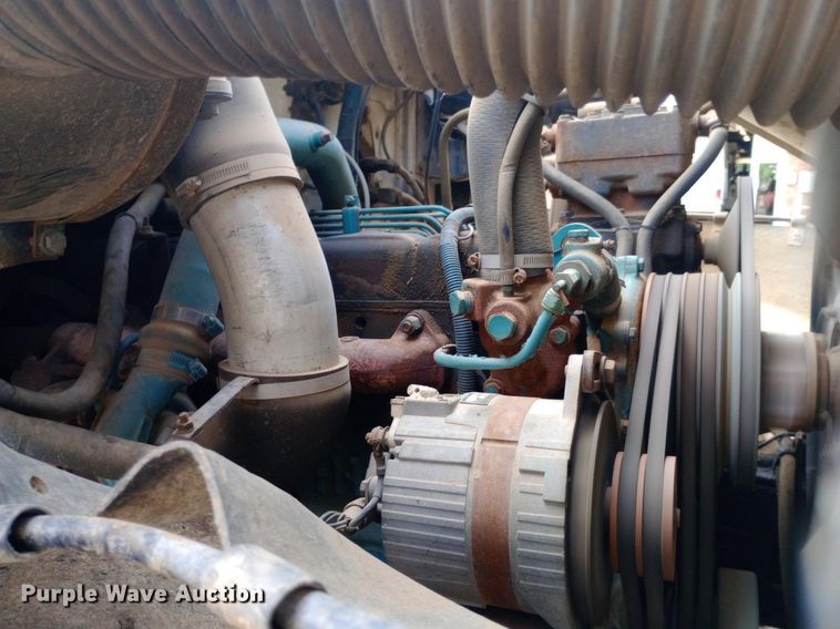 image for item NY9509 1985 International F1954 vacuum truck