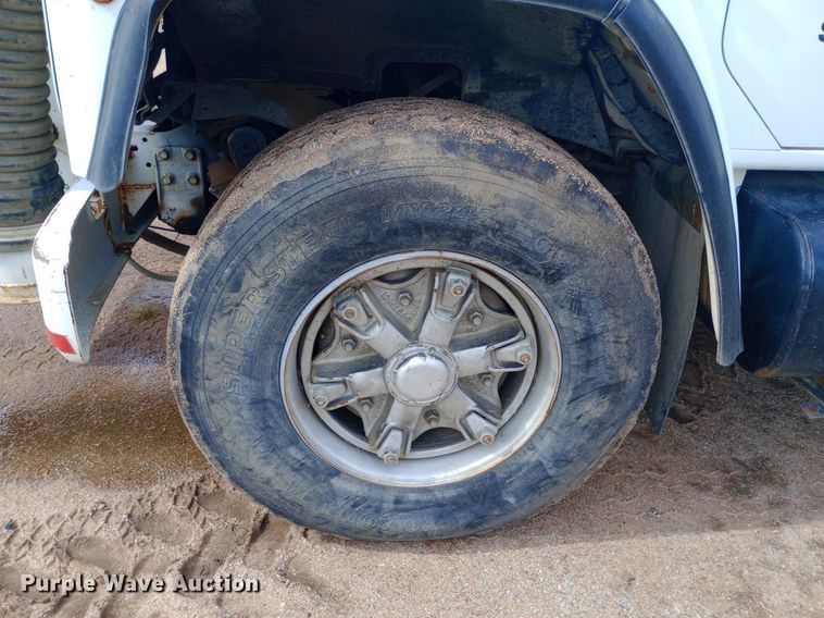 image for item NY9509 1985 International F1954 vacuum truck