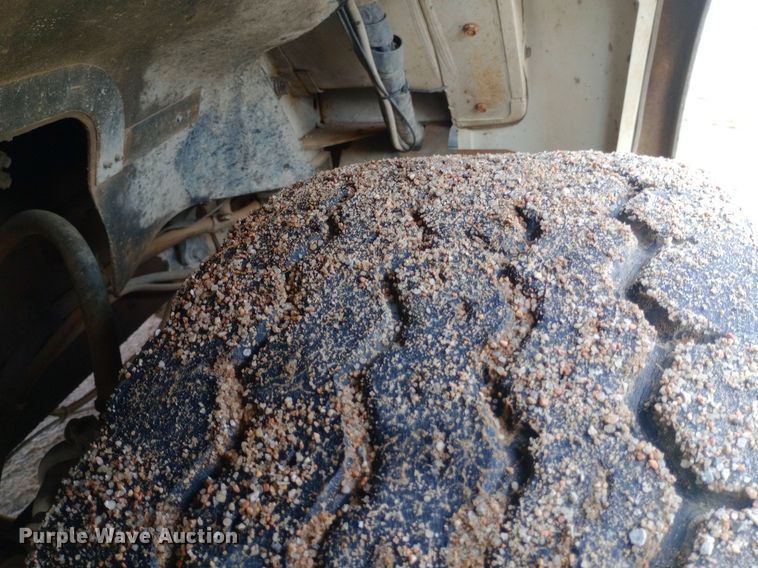 image for item NY9509 1985 International F1954 vacuum truck