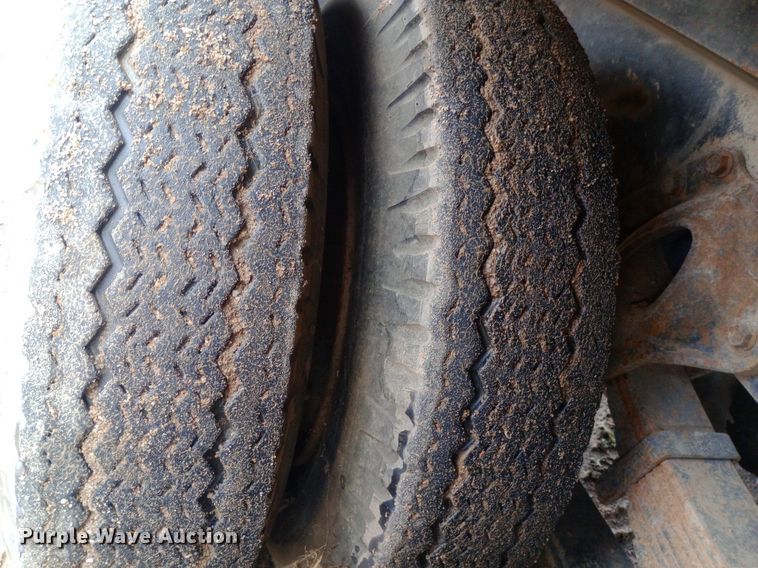 image for item NY9509 1985 International F1954 vacuum truck