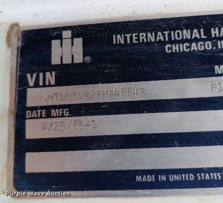 image for item NY9509 1985 International F1954 vacuum truck