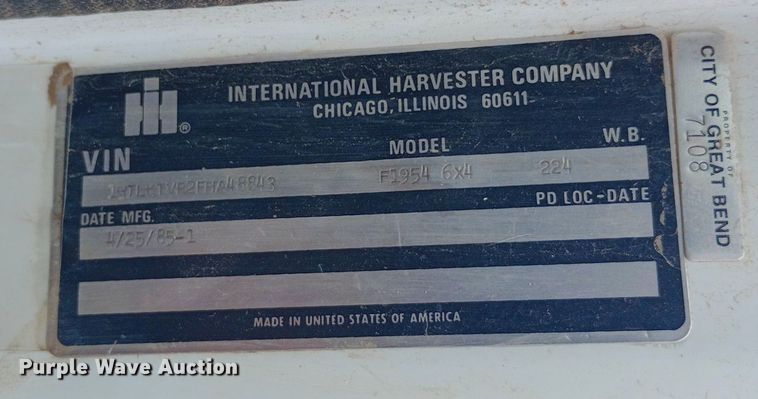 image for item NY9509 1985 International F1954 vacuum truck