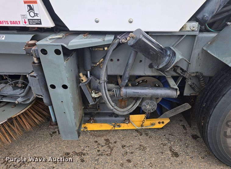 image for item OD9717 2017 Global M3 street sweeper