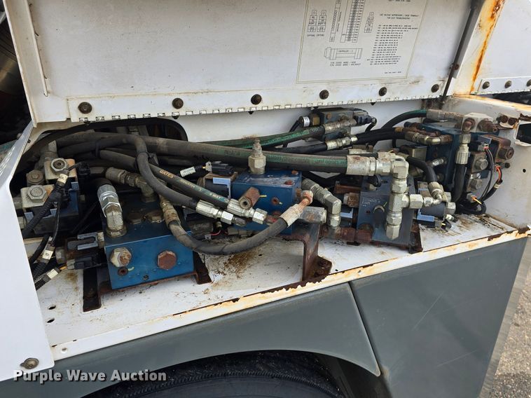 image for item OD9717 2017 Global M3 street sweeper