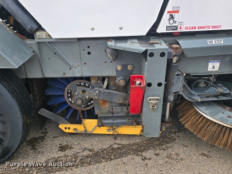 image for item OD9717 2017 Global M3 street sweeper