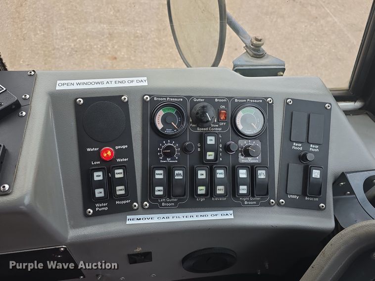 image for item OD9717 2017 Global M3 street sweeper