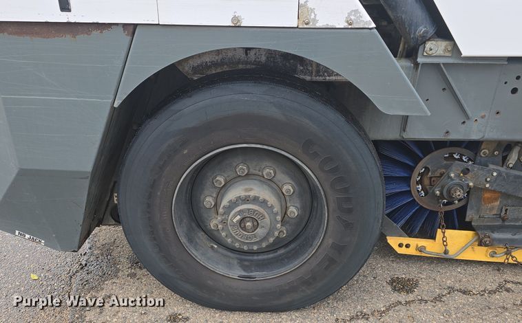 image for item OD9717 2017 Global M3 street sweeper