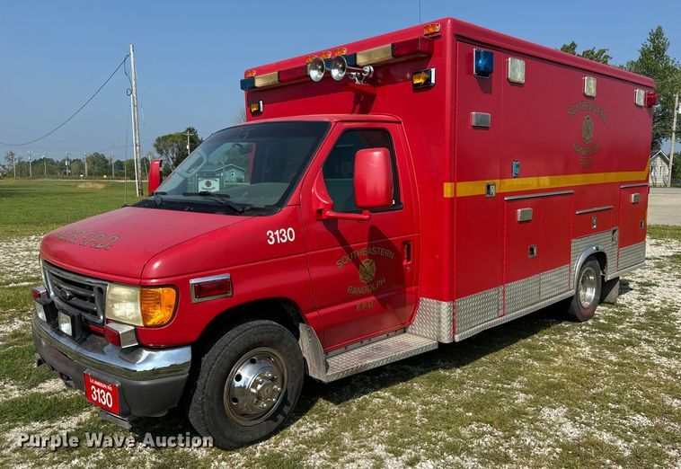 image for item OF9985 2006 Ford  E450 Super Duty ambulance