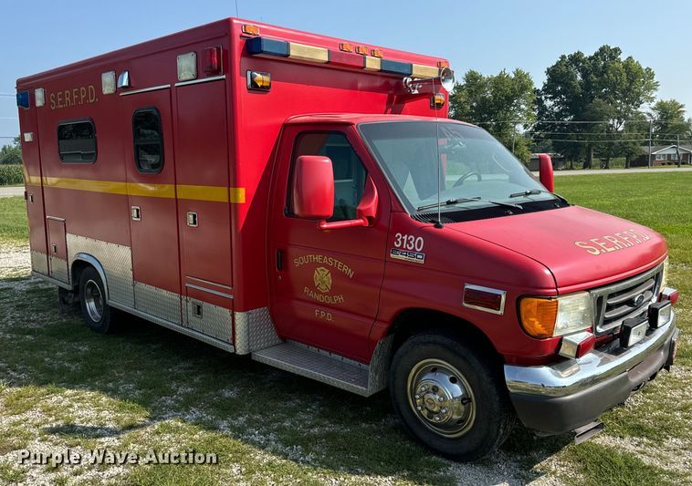 image for item OF9985 2006 Ford  E450 Super Duty ambulance