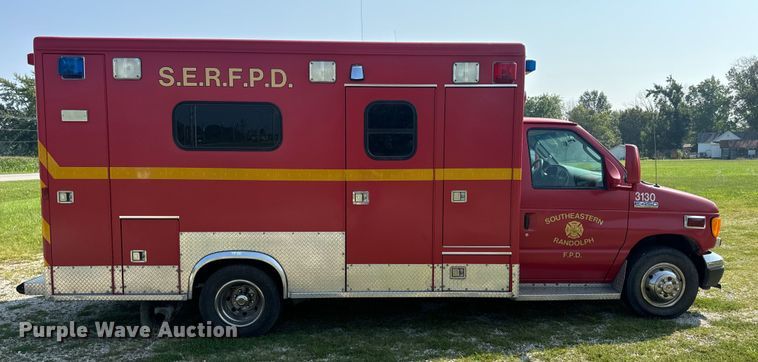 image for item OF9985 2006 Ford  E450 Super Duty ambulance