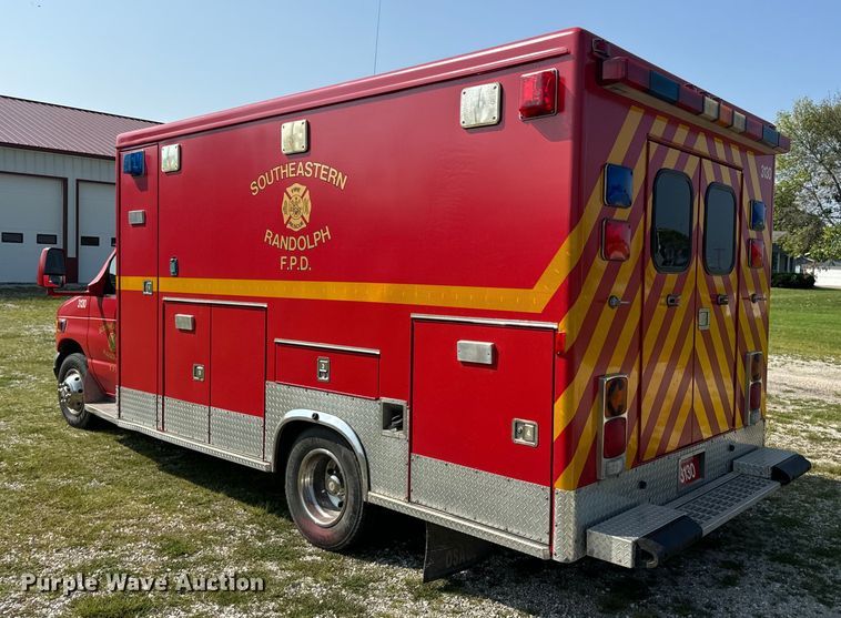 image for item OF9985 2006 Ford  E450 Super Duty ambulance