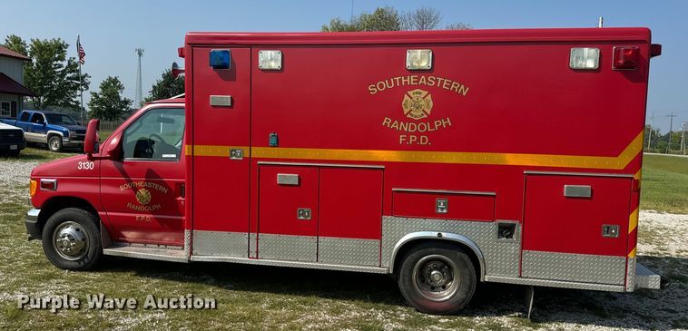 image for item OF9985 2006 Ford  E450 Super Duty ambulance