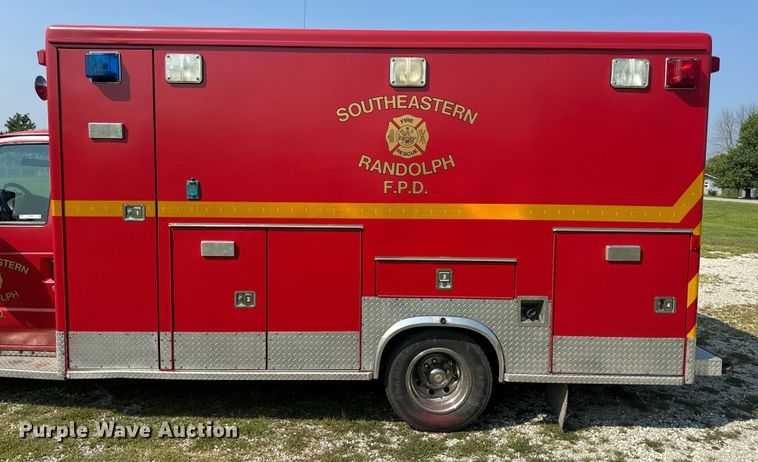image for item OF9985 2006 Ford  E450 Super Duty ambulance
