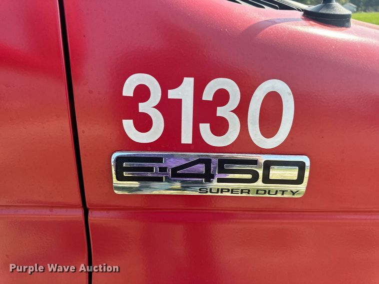 image for item OF9985 2006 Ford  E450 Super Duty ambulance