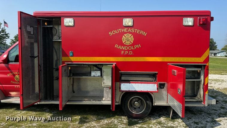 image for item OF9985 2006 Ford  E450 Super Duty ambulance