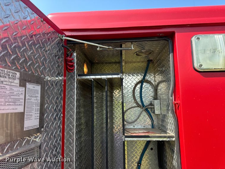 image for item OF9985 2006 Ford  E450 Super Duty ambulance