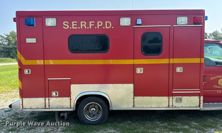 image for item OF9985 2006 Ford  E450 Super Duty ambulance