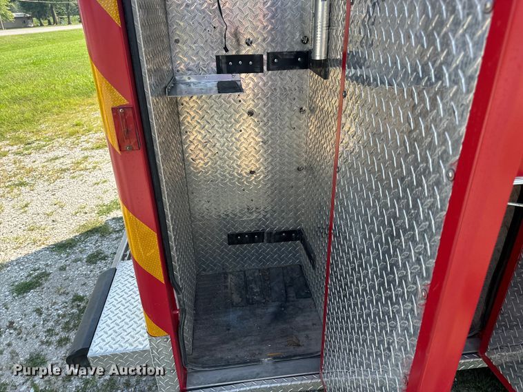 image for item OF9985 2006 Ford  E450 Super Duty ambulance