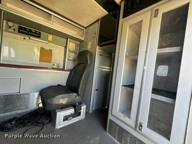 image for item OF9985 2006 Ford  E450 Super Duty ambulance