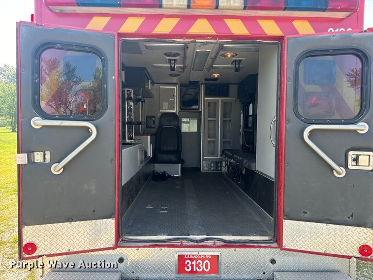 image for item OF9985 2006 Ford  E450 Super Duty ambulance