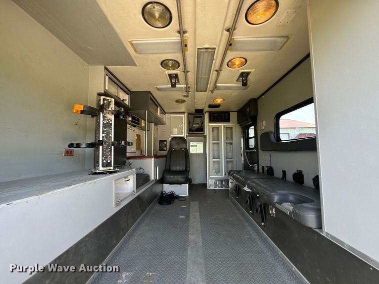 image for item OF9985 2006 Ford  E450 Super Duty ambulance
