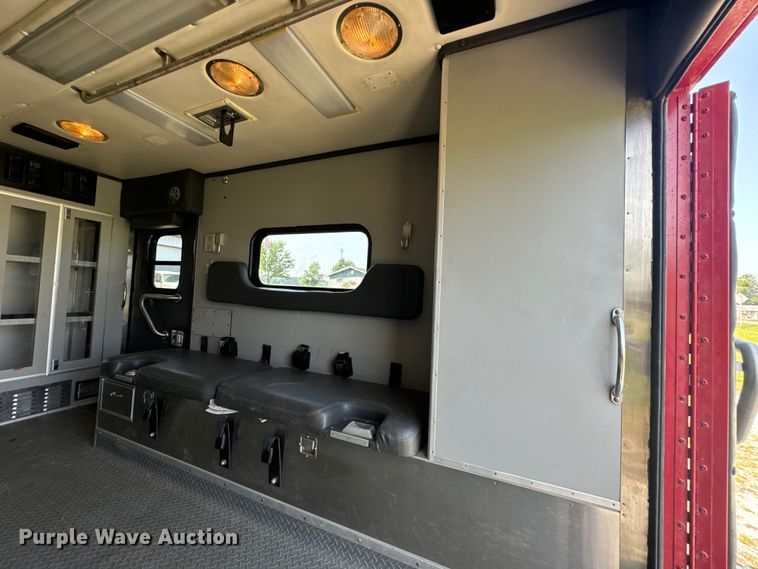 image for item OF9985 2006 Ford  E450 Super Duty ambulance