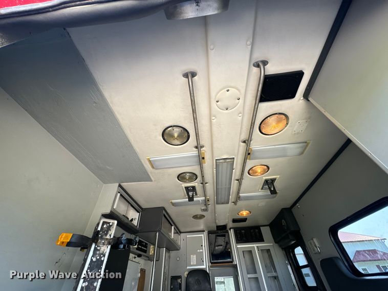 image for item OF9985 2006 Ford  E450 Super Duty ambulance