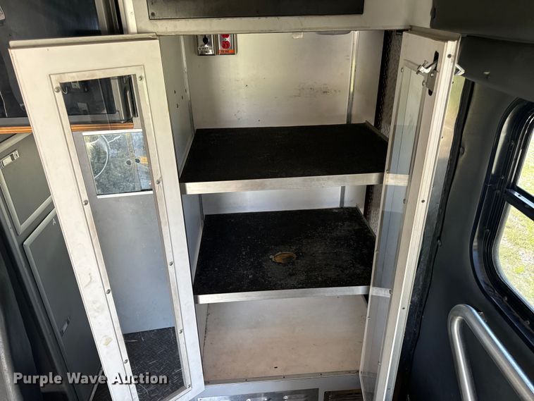 image for item OF9985 2006 Ford  E450 Super Duty ambulance