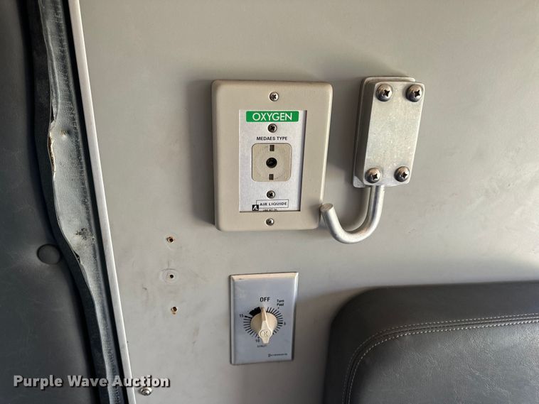 image for item OF9985 2006 Ford  E450 Super Duty ambulance