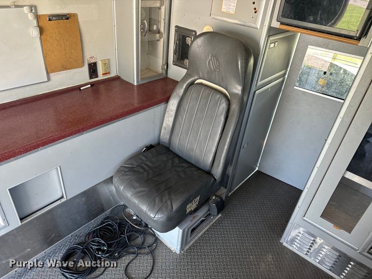 image for item OF9985 2006 Ford  E450 Super Duty ambulance